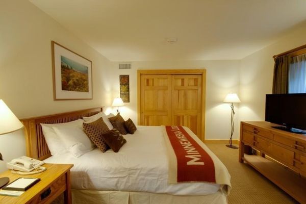 MINNEWASKA LODGE (Lake Minnewaska)
